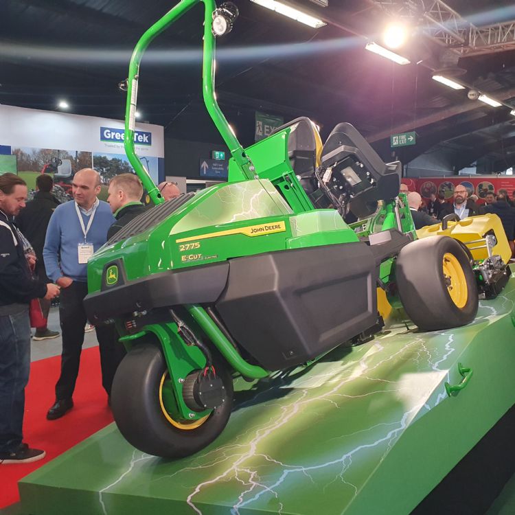 De 2775 E-cut-fairwaymaaier De 2775 E-cut-fairwaymaaier