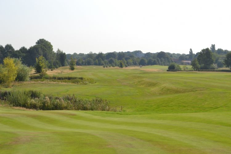 International Golf Maastricht ligt op 90 meter boven NAP in de Zuid-Limburgse heuvels.