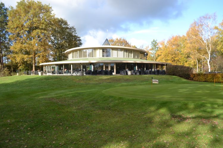 Het clubhuis van DGC De Gelpenberg