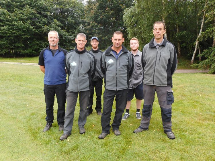 Alex Roovers (greenkeeper/monteur), John Bink (greenkeeper), Myles Bancroft (seizoensgreenkeeper), David Smans (greenkeeper), Sean Mccavana (seizoensgreenkeeper), Arijan van Alphen (hoofdgreenkeeper)