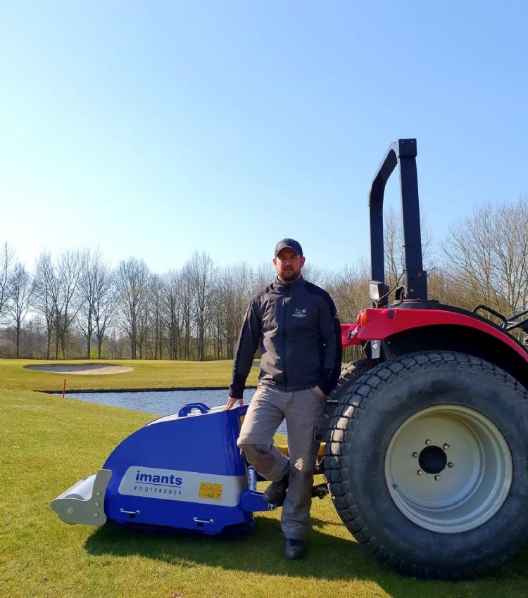 Nicky Skinner (HGM) met de Imants Rootpruner.