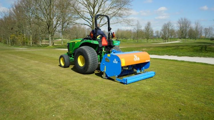 De DTA160 aan het werk op een golfbaan