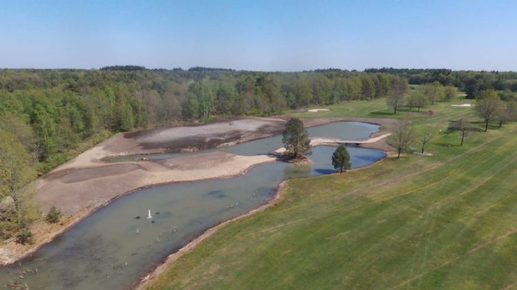 Het nieuwe gebied rond hole 16 en 17 tijdens de werkzaamheden.
