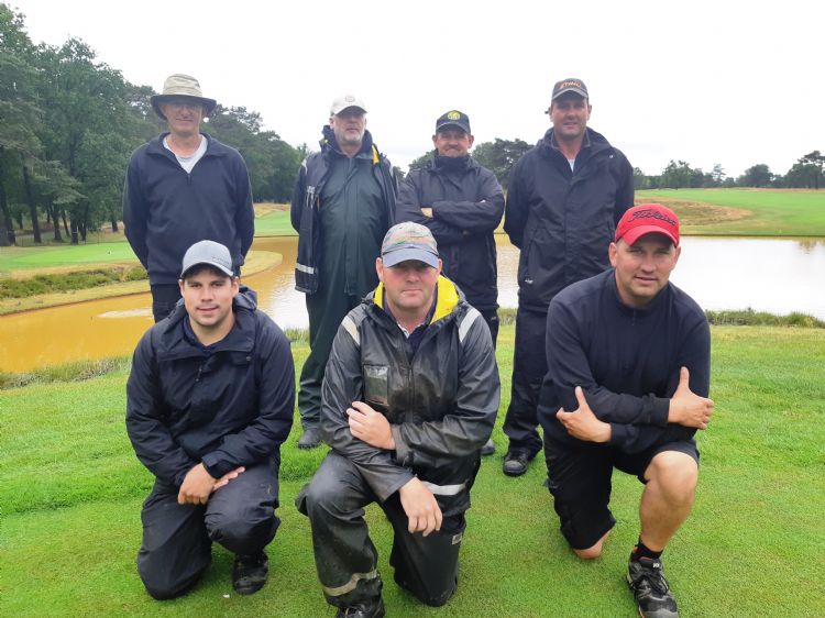 Boven v.l.n.r.: Eric Wuyts (assistent-hoofdgreenkeeper), Sylvain Aerts, Marc Vanvelthoven en Patrick Lijnen. Onder: Jona van Velthoven, David Vaes en Davy Driesen (hoofdgreenkeeper)