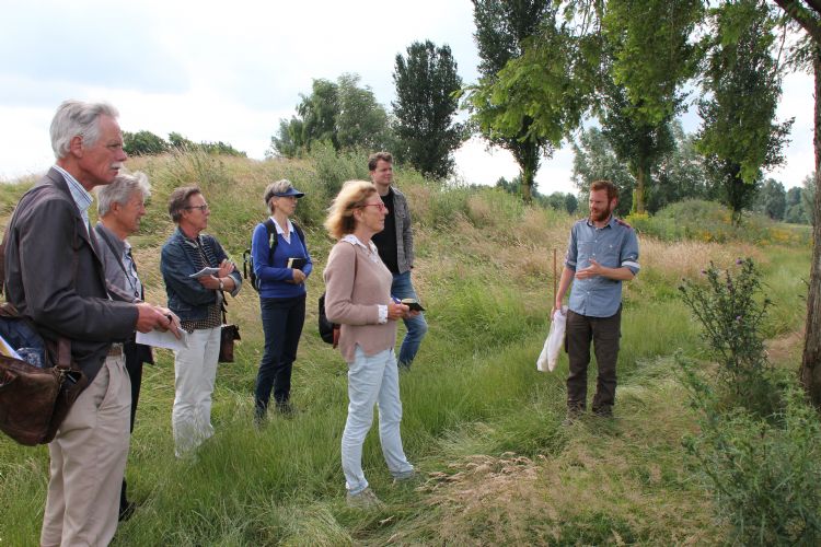 Ecoloog André Geelhoed gaf een nieuwe, ecologische kijk op de Amelisweerdse golfclub.