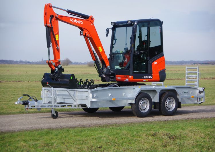 Tandemdielader model 2021 van Veldhuizen Wagenbouw met KX030-4