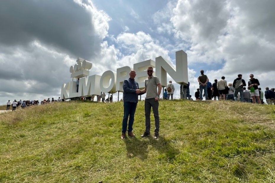 Winnaar Stefan Stokebrook met Joris Slooten van HGM