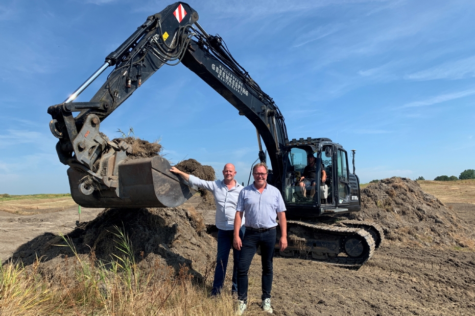 Hans Schaap (rechts) en Joris Slooten op het toekomstige Golfpark Rotterdam.